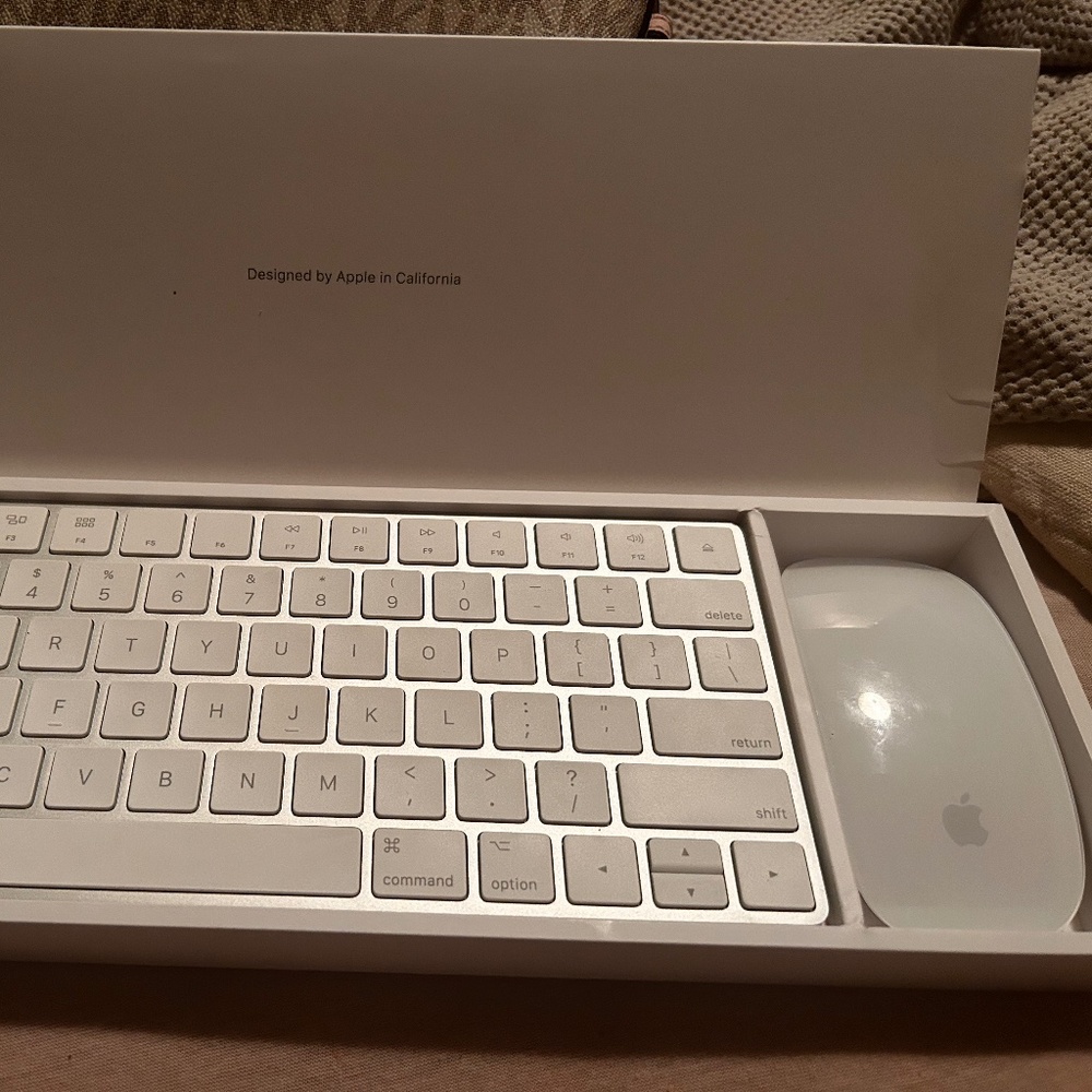 Apple A1644/A1657 Magic Keyboard 2 and Magic Mouse 2 Wireless Kit - White